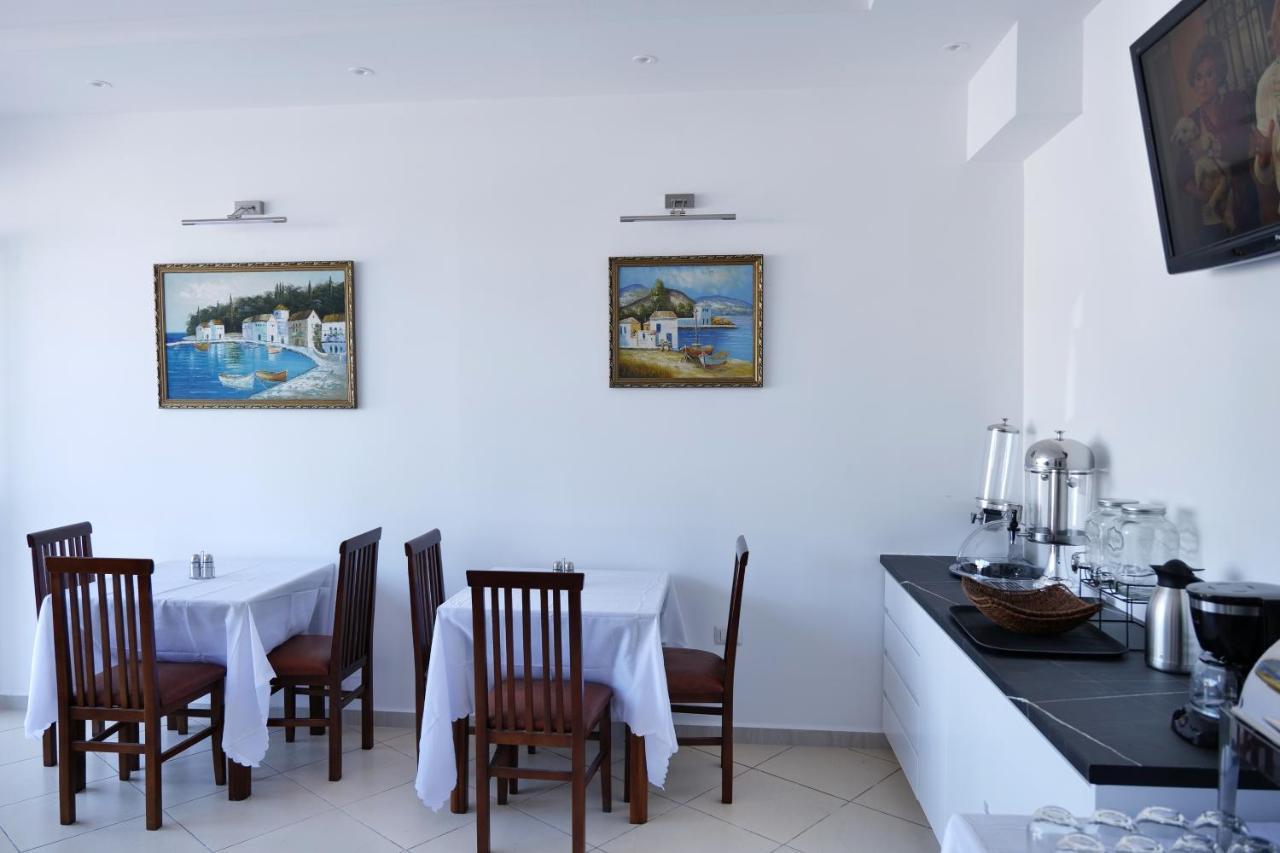 Lumi Hotel Саранде Екстериор снимка